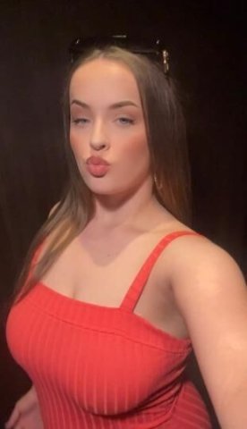 Pretty Thick Blue Eyed White Girl Ready To Fulfill Your Fantasies 💦 - 1