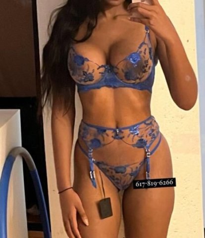 Busty Fit Luxury Ebony Midtown - 1