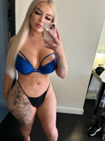 ✨❄ Busty Upscale Barbie ❄✨ - 1