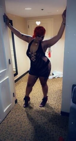 CURVY QUEEN - 1