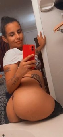 layla new in town - 1