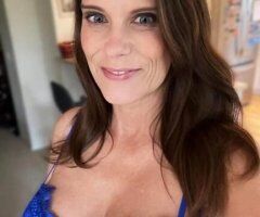 Ft Wayne escorts - 💋45 year Hot Sexy Mom 🌷Eat my pusssy Or Anal❤️💋❤️Fucck My Ass 💋Available 24/7 Hour📞Incall,📞Outcall and 🚘Car call/Hotel Fun💋💓Or Videos selll💓