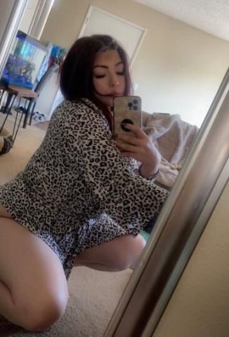 discreet curvy latina looking for high class gentlemen - 1