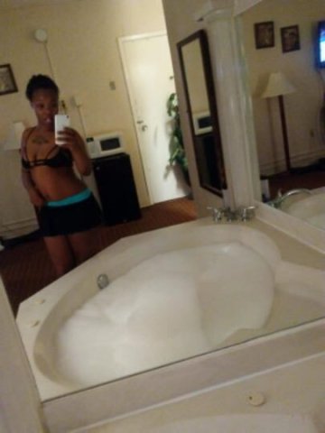 im sexy hot here to 🎊have fun and im very 💦🫧 entertaining and lit 🔥 shopping 👜 and play 🌈🤑need me a sugar Zaddy i can be your a sugar baby - 1