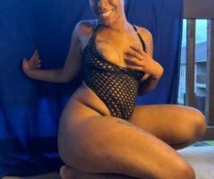 THICK AND JUICY PHAT COOCHIE 💦😻BEST KEPT SECRET 🤫🤐 SNEAK AWAY AND COME PLAY - Image 10