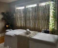 Minneapolis / St. Paul escorts - spoil yourself with relaxing massage on this rainy day 💆