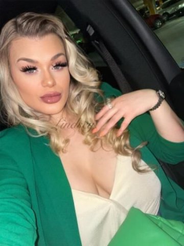 Curvy, Busty, Blonde. Lets Play 🍭👅 - 1