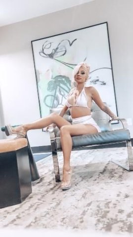 Sexy & Seductive BACK IN TOWN - 1