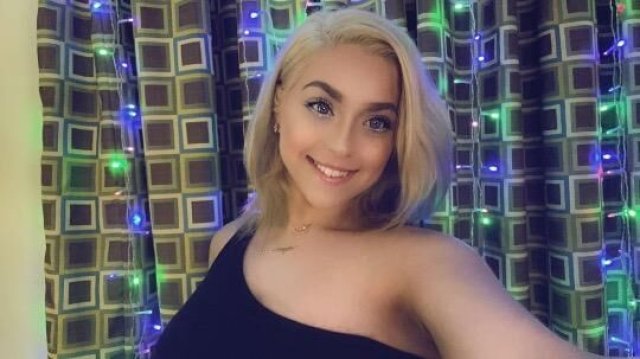 LOOKING FOR GIRLS TO MAKE $$$ WITH - 1