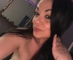 Chanel sexy Italian milf💋😘❤ - Image 3