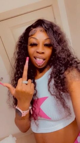 PRETTY IN PERSON 💕🫶🏾💋 - 1