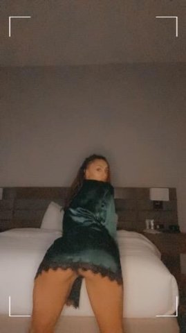 Petite Urban Beauty 🥰 Come treat me right 😘 - 1