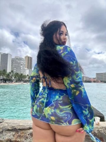 Aloha Papi 🌺 Thick, tall Latina w/ an angel face visting Hawaii 💦⭐ - 1