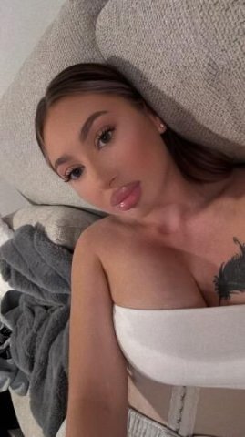 come hangout with a baddie! - 1