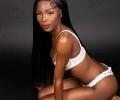 new in town petite chocolate chip 🍪 come taste me 💦 - Image 3