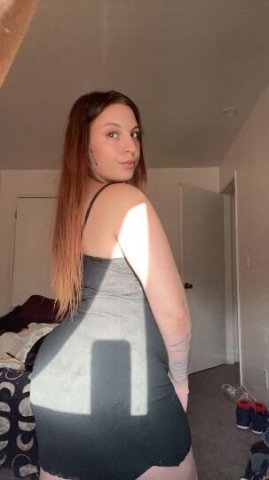 petite Italian babe ready to play - 1