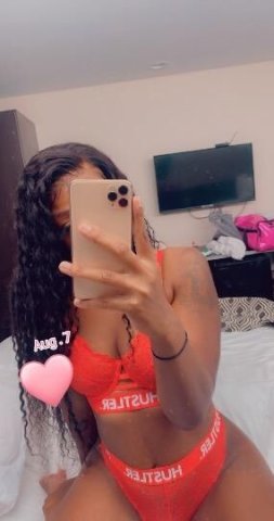 PRETTY IN PERSON 💕🫶🏾💋 - 1