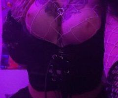 Milwaukee escorts - Petite Tatted Snow Bunny