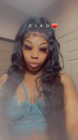 PRETTY IN PERSON 💕🫶🏾💋 - 1