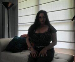 Busty Curvy MILF all natural busty!😀 - Image 5