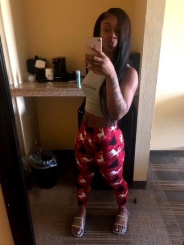 Pretty 🥰 Petite 😘 & Available 😜 - 1