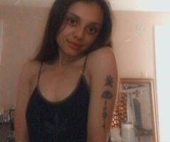20 yr old petite babe , text me for a good time 💕 - Image 3