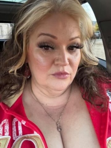 UPSCALE SEXY WHITE BBW MILF-COUGAR - 1