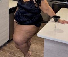Charlotte escorts - ssbw in town tonight only