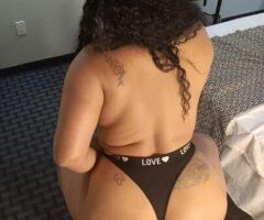 hermosa latina nueva en la ciudad - Image 2