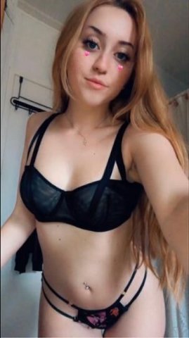 😘 Very sweet 😘 and petite 🥰 - 1