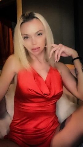 Sexy little Spinner!! So pick Me Up and Spin Me around - 1
