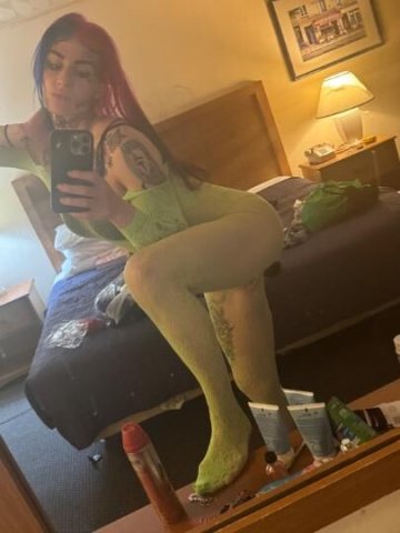 SQUIRT QUEEN RETURNED & snap chat available - 1