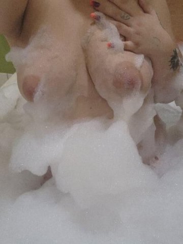 bubbly babe made to please *outcall only* - 1