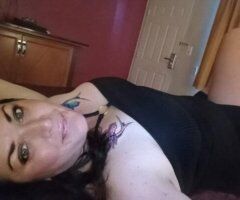 Cum guzzling angel volunteers her moutb to the troops - Image 3