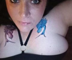 Cum guzzling angel volunteers her moutb to the troops - Image 7