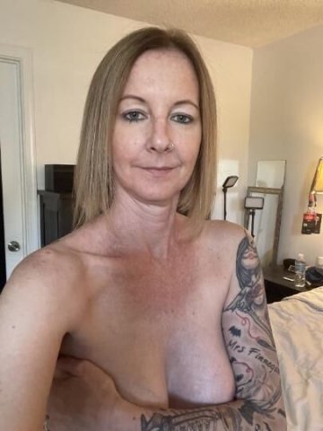 😘Enjoy your honey experience are you ready to fuck a 43 year old woman🌹😘 - 1