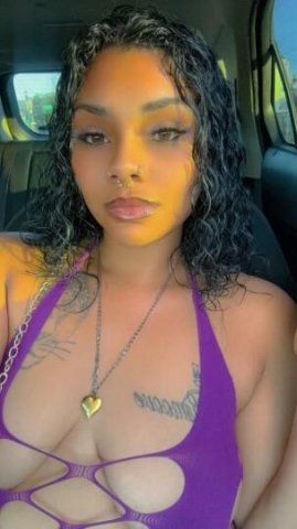 🍫🍭“New, young and thick Colombian with a sweet treat” 🍭🍫9:46 PM - 1