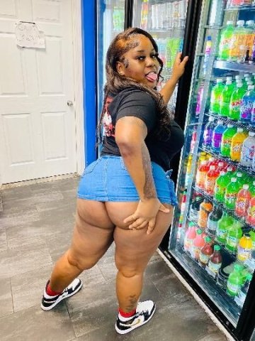 Thicksumm In town Read Bio - 1