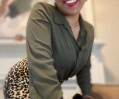 Ebony Goddess needs a new pet 😈 - Image 3