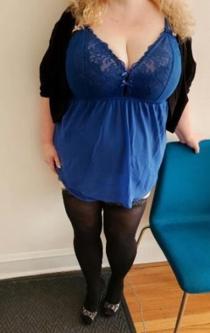 VISITING NOW OCT 17th-21st Prebook this Super BUSTY GFE MILF NOW - 1