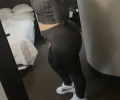 Blue eyes natural blond with a real 🍑 Pretty feet clean safe & no drama 💯 ins & outs - Image 3