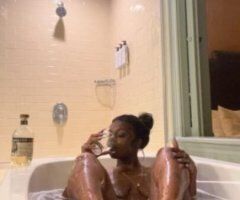 Laredo escorts - Sexy big booty chocolate in town tonight hmu🥰😍