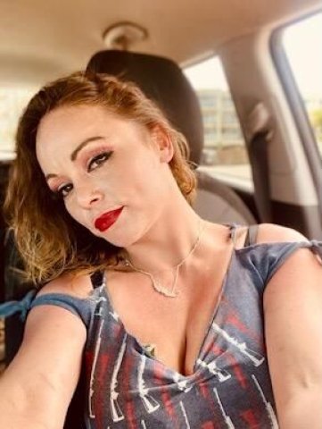 stunning beauty with perfect tits,ass &body like an hour glass - 1