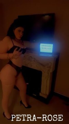 sweet and sensual beauty 😘😘online only . please read - 1