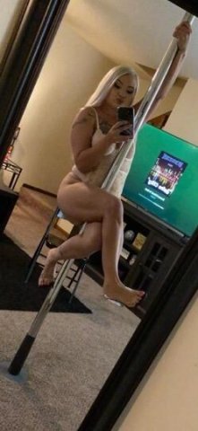 Beautiful Sexy Blonde Babe 💦 - 1