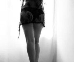 Mature latina Bella Williamsburg - Image 2