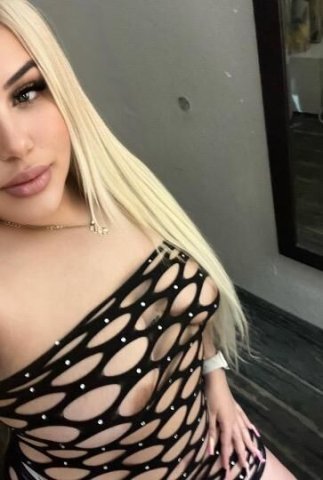 Chica latina muy delicada y sensual - 1