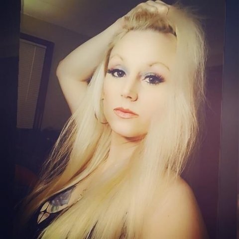blonde pretty face slim waist - 1