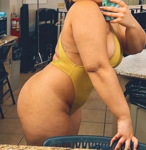 HOT SEXY LATINA AVAILABLE - 1