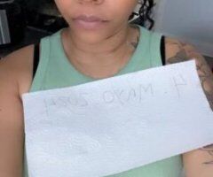 Chicago escorts - Kari Colombiana